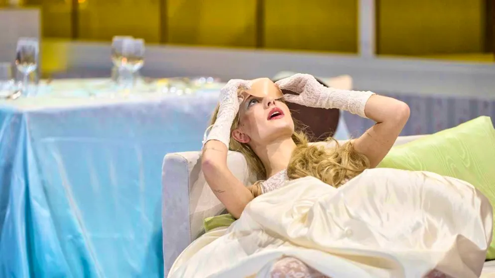 Scene from the Basel production of Tennessee Williams' "The Glass Menagerie".