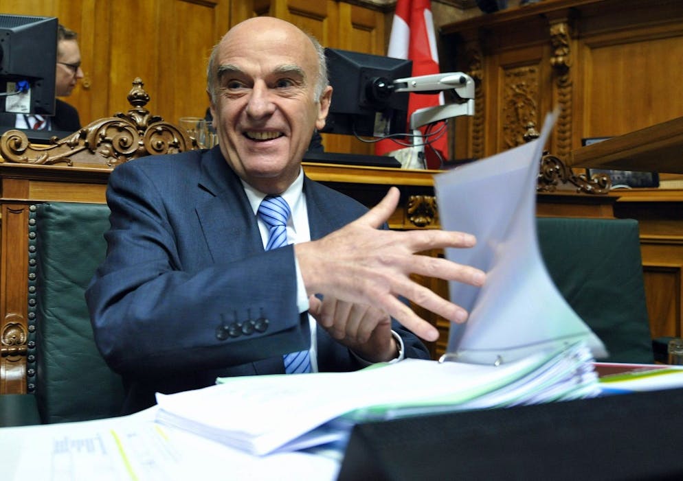 Bundesrat Hans-Rudolf Merz wenige Wochen nach seinem Spitalaufenthalt. (Archiv, 2008)