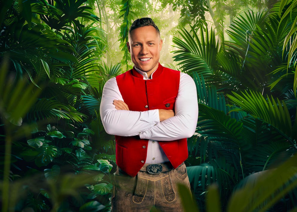 Dschungelcamp 2026: Diese 12 Promis ziehen ans Lagerfeuer. «Dschungelprüfungen? Ich esse alles, ich trinke alles, ich schlucke alles und ich krieche überall durch», sagt TV-Bauer Patrick Romer (30) über seine Strategie bei «Ich bin ein Star, holt mich hier raus».