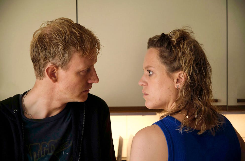 «Tatort» im Check: Was ist der Unterschied zwischen It-Girls und Influencern?. Pat Wagner (Anne Haug) ist die Schwester von Pony. Die beiden Frauen stehen sich sehr nahe. Dagegen findet Pat, dass ihr Freund Echse (David Zimmerschied) aus dem Vermisstenfall ihres Neffen raushalten sollte.