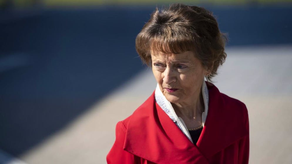 Die SRG-Initiative greift laut der Präsidentin von Pro Senectute Schweiz, Eveline Widmer-Schlumpf, "negativ in das Leben vieler älterer - aber auch jüngerer - Menschen ein". Das sagte sie in einem Interview mit CH Media. (Archivbild)