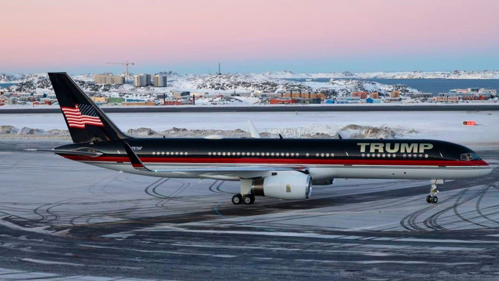 Ein Flugzeug mit Donald Trump Jr. an Bord landet am 7. Januar 2025 in Grönlands Hauptstadt Nuuk.