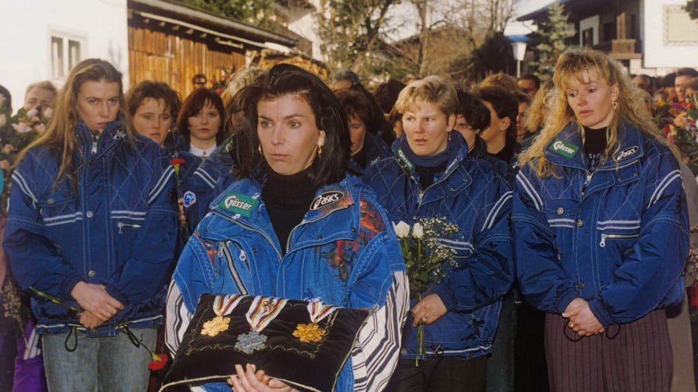 Teamkollegin Anita Wachter an der Beerdigung von Ulrike Maier.