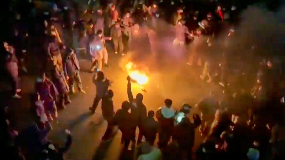 Mass protests escalate. Trump calls on Iranians to revolt +++ Activists: More than 2500 dead in protests