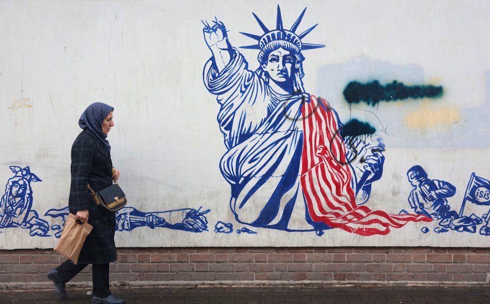 Un murales su un muro di Teheran