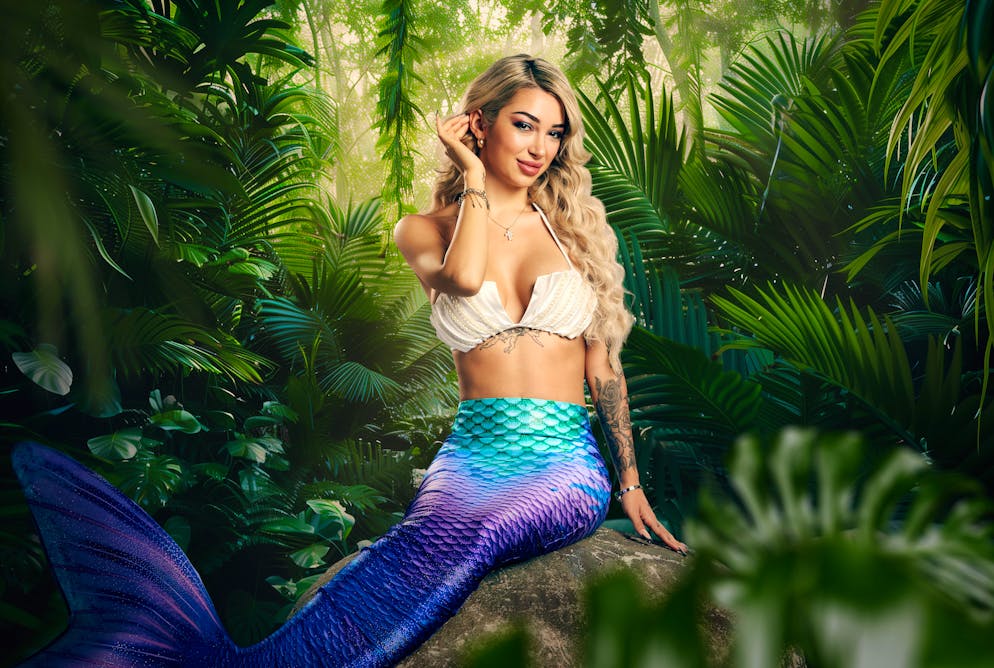 Dschungelcamp 2026: Diese 12 Promis ziehen ans Lagerfeuer. Die Basler Fachfrau Betreuung, Influencerin und Reality-TV-Darstellerin Ariel nimmt am Dschungelcamp teil. Die 22-Jährige sagt über sich: «Ich bin zu 50 Prozent Diva und 50 Prozent Mami.» Sie hat zudem panische Angst vor Tieren.