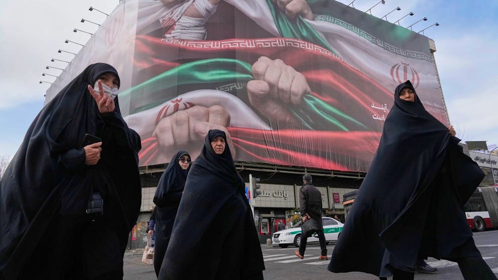 Iran. Continua il pugno duro di Teheran: minacce a Trump e blitz delle milizie nelle case delle vittime