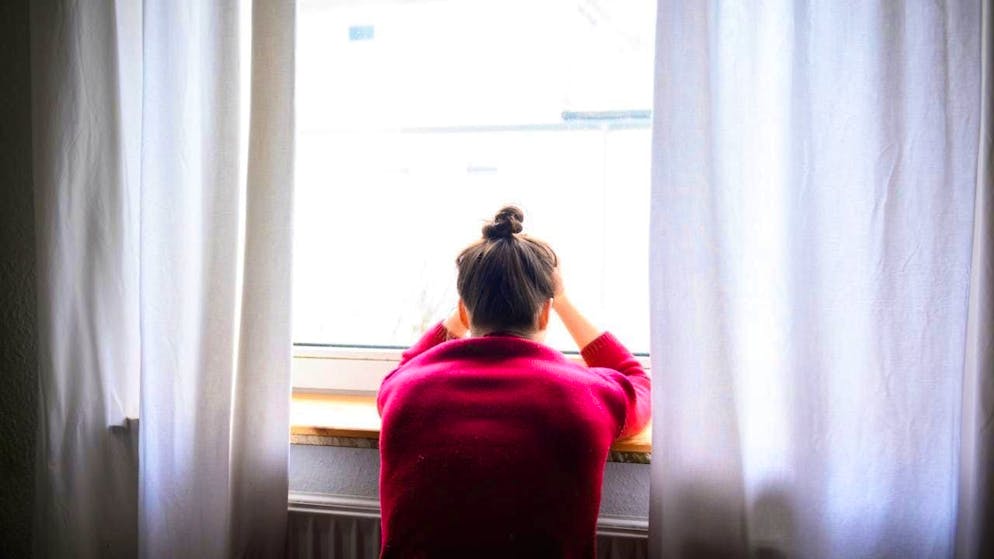 Young adults are unhappier when they are not in a romantic relationship. (symbolic image)