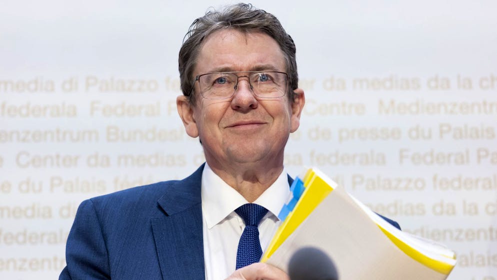 Flu in the Federal Palace. Federal Councillor Rösti is ill - what happens in such a situation?