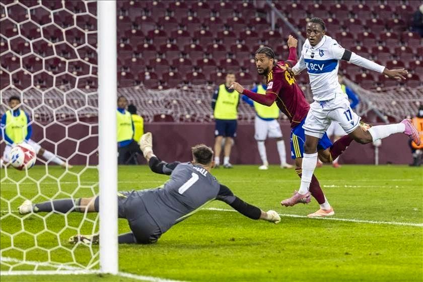 Calcio. Vittorie di Losanna e Sion