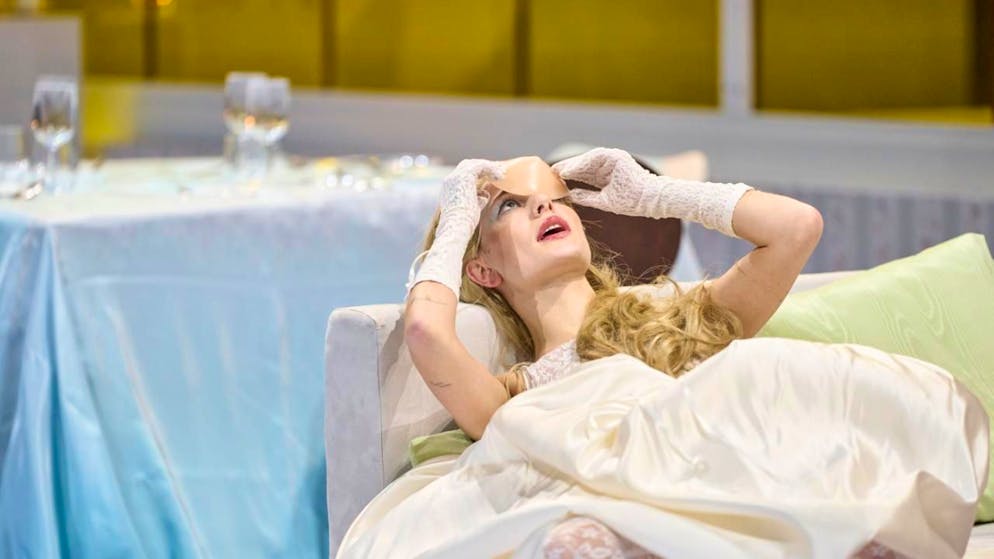 Szenenbild aus der Basler Inszenierung von Tennessee Williams "Die Glasmenagerie".