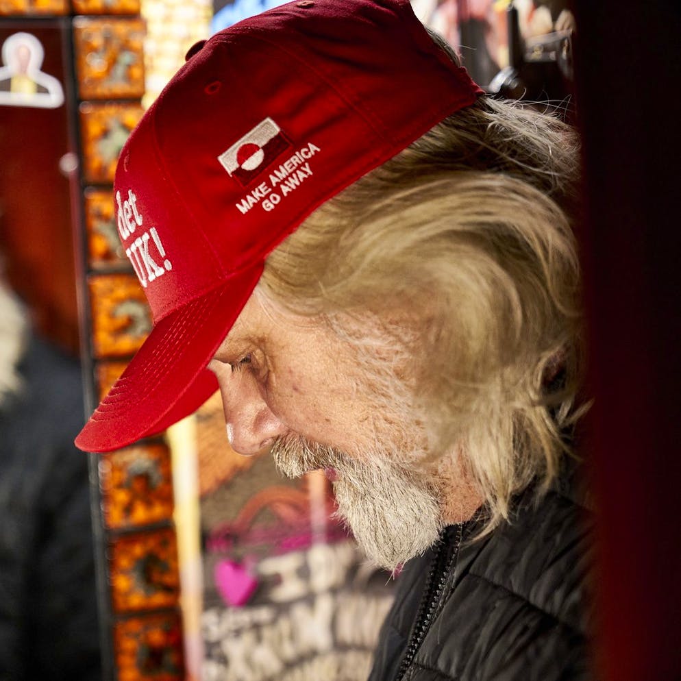 Groenlandia. A Nuuk vanno a ruba i cappellini anti-Trump, «Make America Go Away». 80 anni di rapporti con gli USA