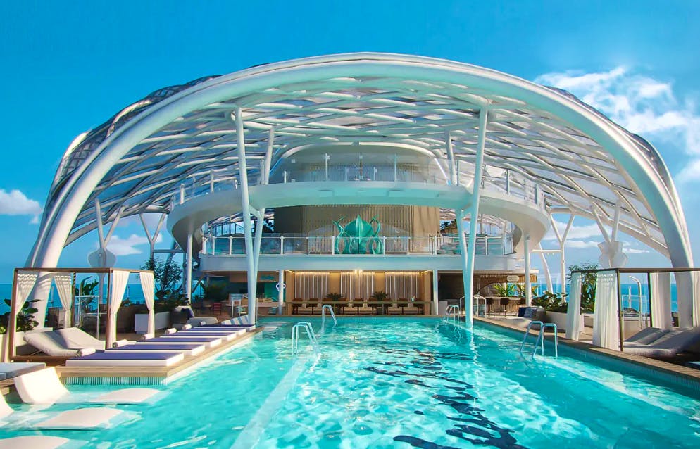 Ein besonderer Hingucker auf dem neuen Kreuzfahrtschiff «Flow» ist das Halbschattendach auf den obersten beiden Decks.