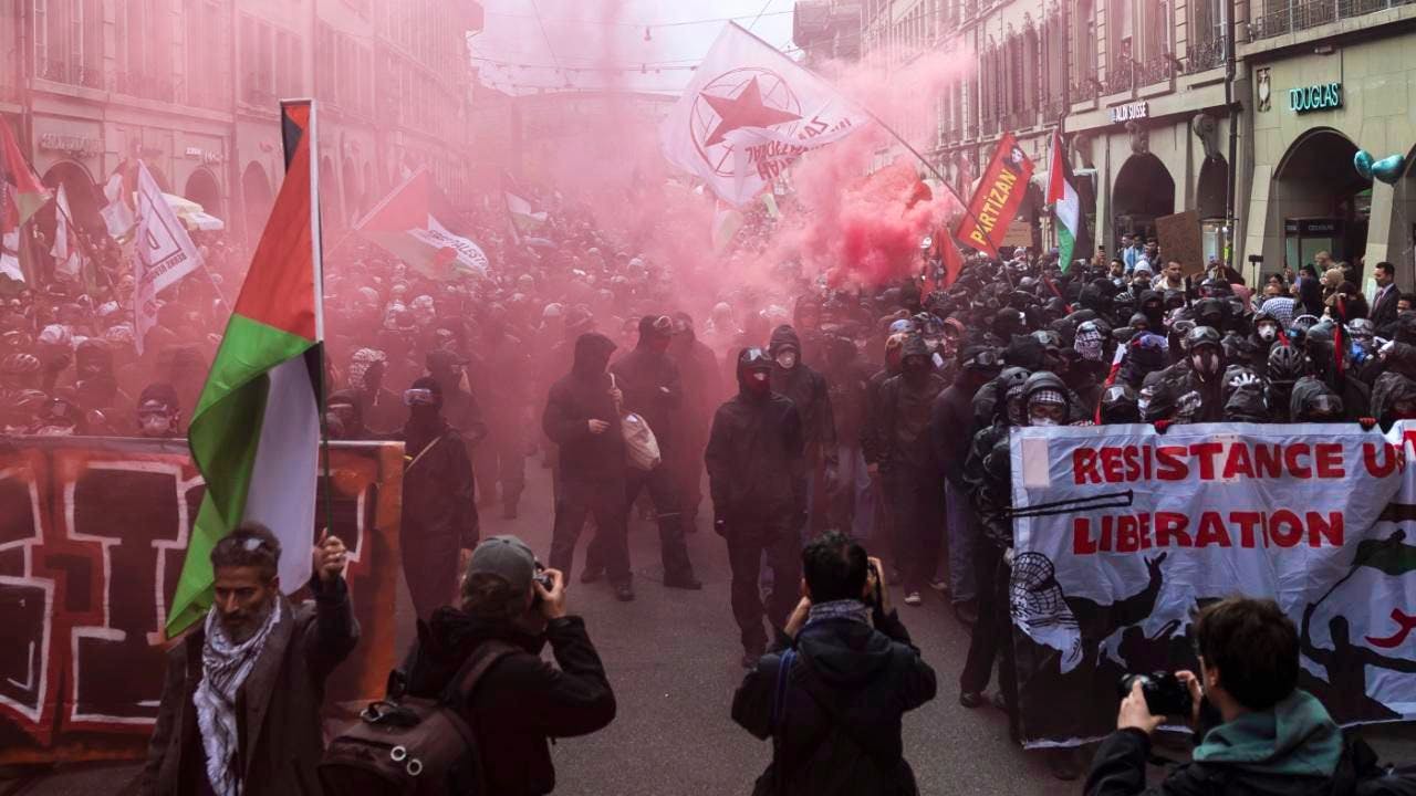 Demonstration. Police operation at Bern Gaza demonstration costs 1.1 million francs