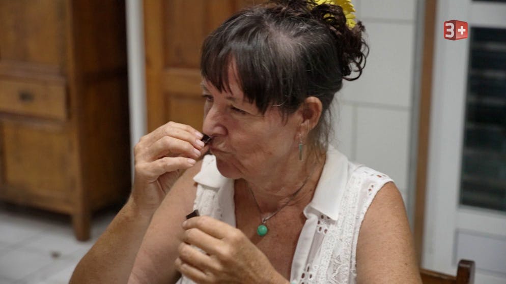 «Adieu Heimat» 3. Folge. Sie nehmen an einem Schoggi-Tasting bei einer Manufaktur in der Region teil.