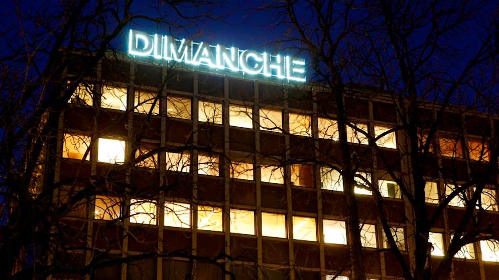 A Genève, deux nouvelles enseignes lumineuses viennent enrichir le projet d'art public Neon Parallax autour de la plaine de Plainpalais. Treize oeuvres, dont l'emblématique "DIMANCHE", de Christian Robert-Tissot, sont désormais installées sur les toitures d'immeubles (archives).