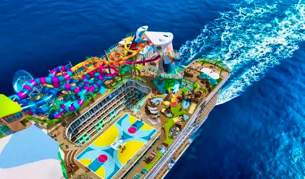 The "Legend of the Seas" is 365 meters long and provides entertainment on the high seas with a spectacular water park.