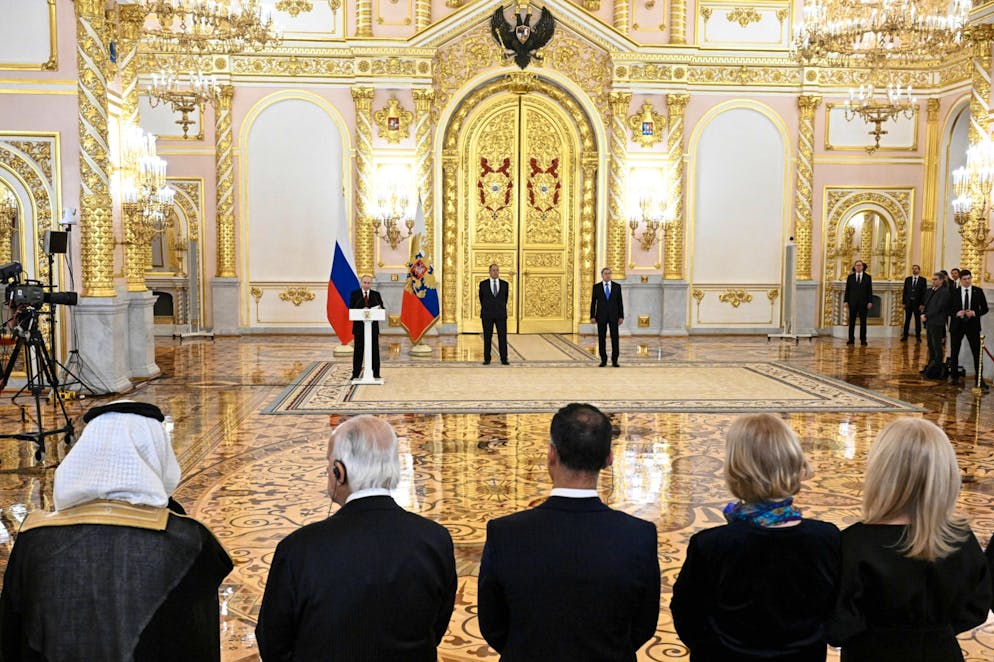 Der russische Präsident Wladimir Putin hält eine Rede während einer Zeremonie zur Entgegennahme der Beglaubigungsschreiben neu ernannter ausländischer Botschafter im Alexandersaal des Kreml in Moskau.