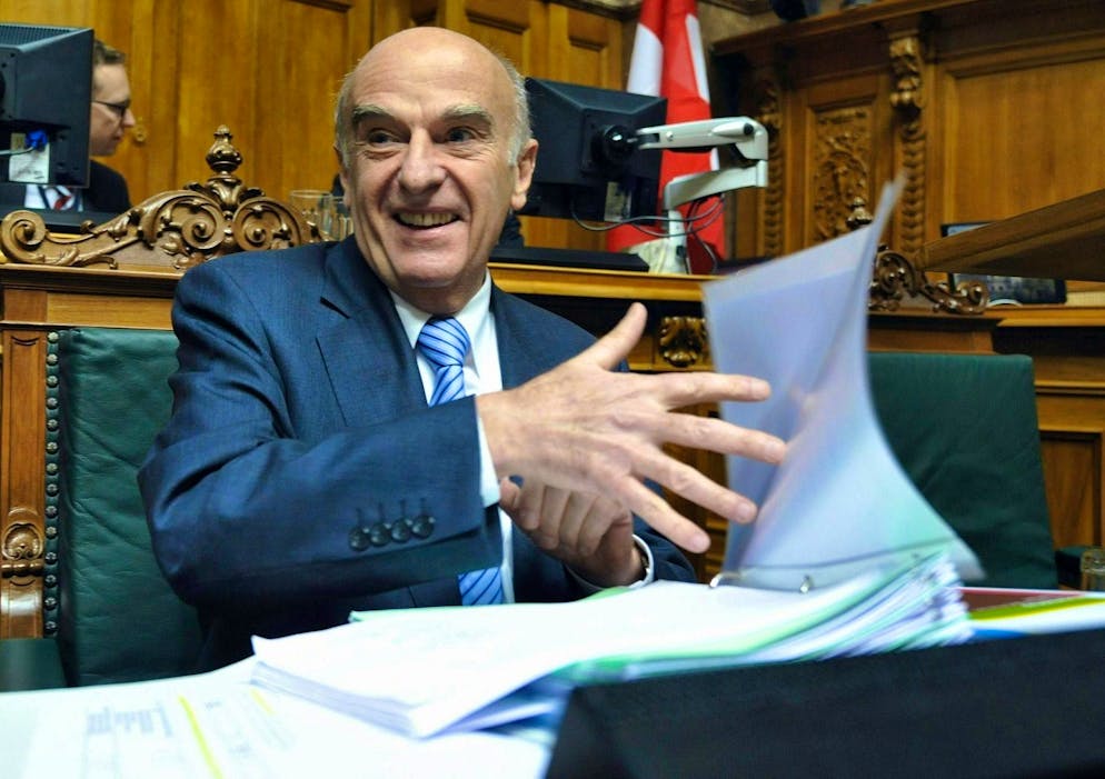 Le conseiller fédéral Hans-Rudolf Merz quelques semaines après son séjour à l'hôpital. (Archives, 2008)