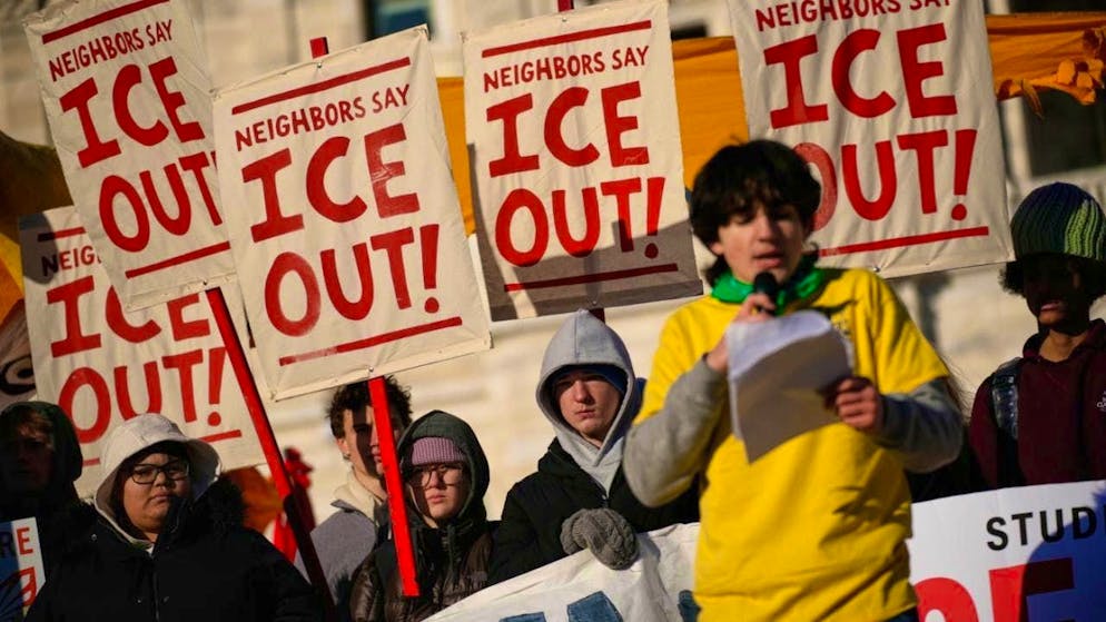 dpatopbilder - Protesters gather outside the Minnesota State Capitol in response to the death of Renee Good, who was fatally injured by an ICE officer last week. Photo: John Locher/AP/dpa