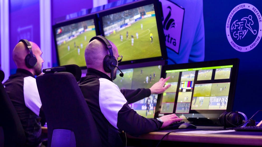 L0ASF a ouvert ses portes et donné un aperçu du travail des arbitres sur le terrain et devant leur écran.