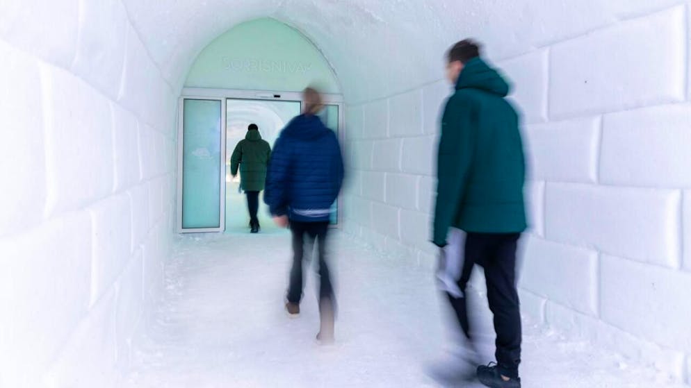 Dormakaba testet Schiebetür bei minus 20 Grad - Gallery. Der Schweizer Konzern Dormakaba testet in einem Eishotel in Norwegen eine Schiebetüre mit neuer Technologie. (Bild: Dormakaba)