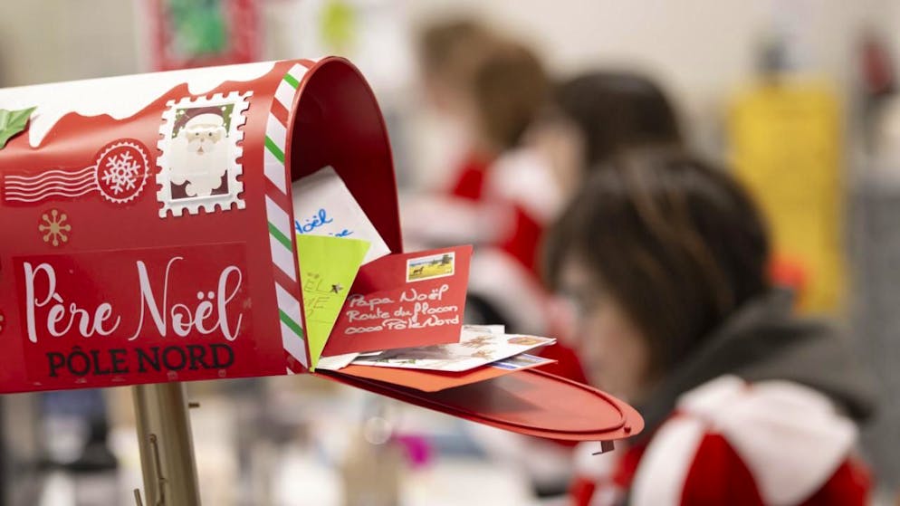 Die Postwichtel kümmern sich um die zahlreichen Briefe, Karten, Zeichnungen und Weihnachtswuensche von Kindern.