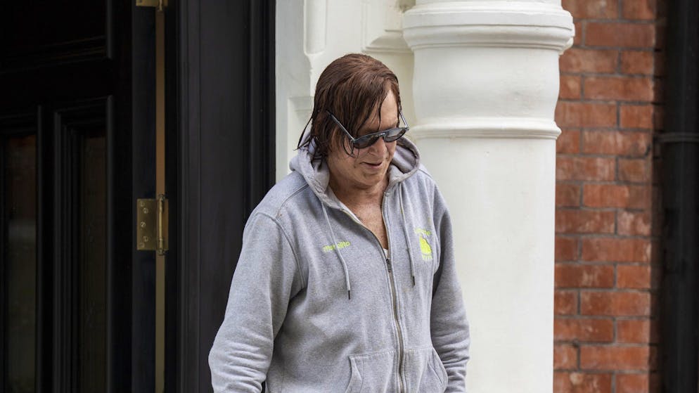 Dopo la raccolta fondi falsa. Mickey Rourke sfrattato di casa? Le immagini riaccendono il caso