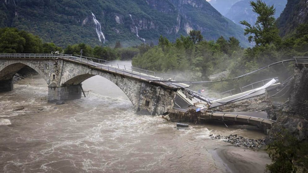 3D-Modell soll bei Stabilisierung des Flussbetts der Maggia helfen - Gallery. Ein Unwetter riss im Juni 2024 die Visletto-Brücke fort und lagerte das Flussbett in diesem Abschnitt der Maggia stark um. (Archivbild)