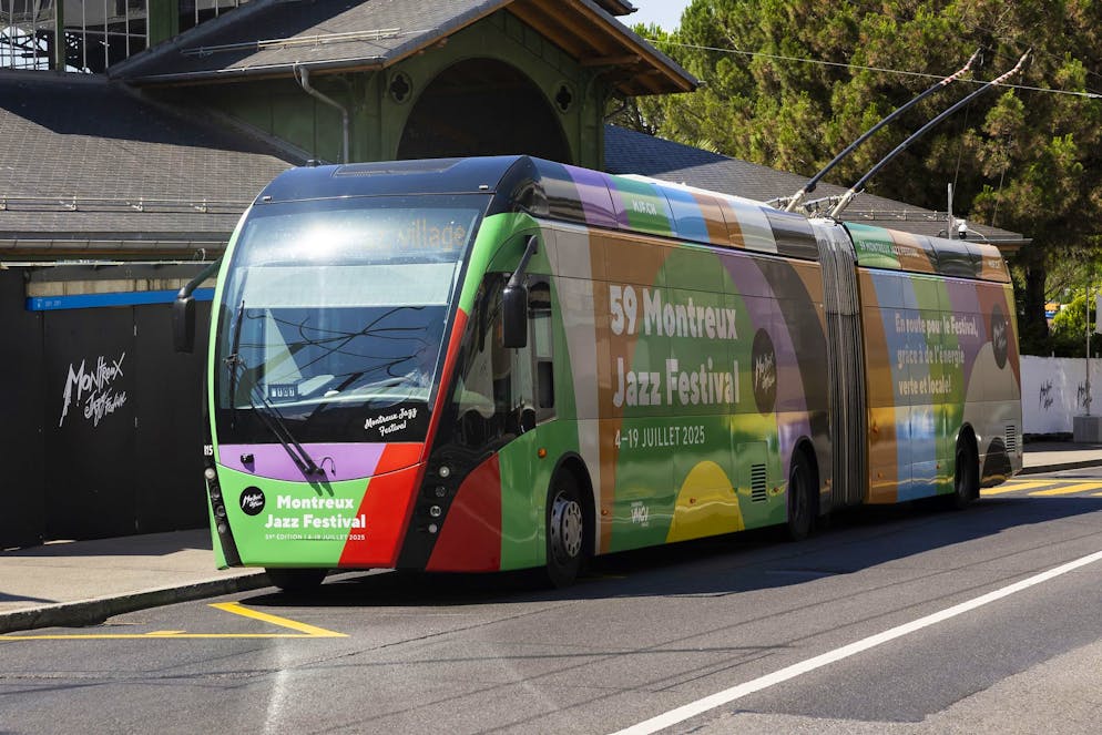 Le licenciement avec effet immédiat d'un chauffeur de la compagnie Vevey-Montreux-Chillon-Villeneuve était abusif, confirme le Tribunal fédéral. L'entreprise reprochait à son employé d'avoir poussé hors de son bus un jeune homme qui bloquait les portes du véhicule. (Image symbolique)