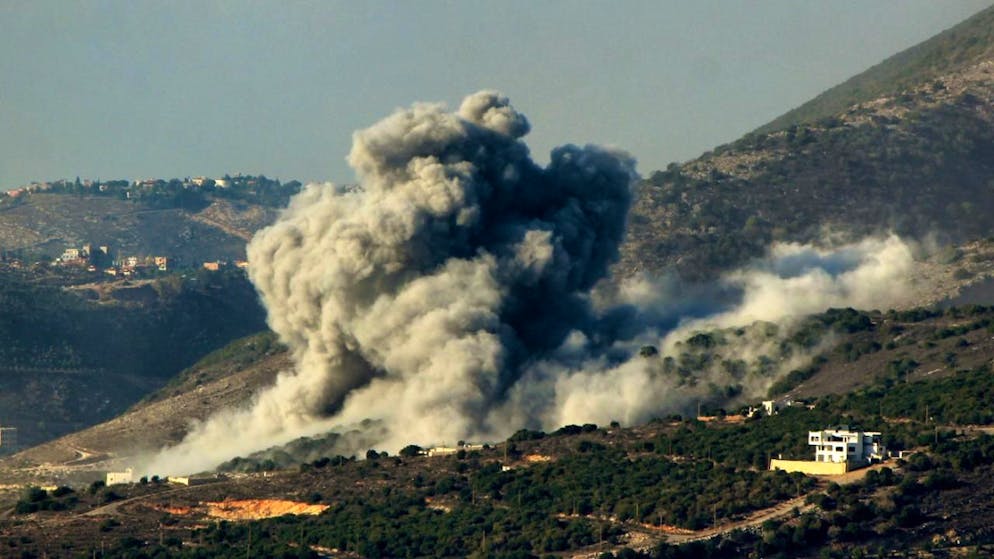 ARCHIV - Rauchschwaden nach israelischen Luftangriffen auf Hisbollah-Stellungen im Libanon. Foto: Stringer/dpa/Archivbild