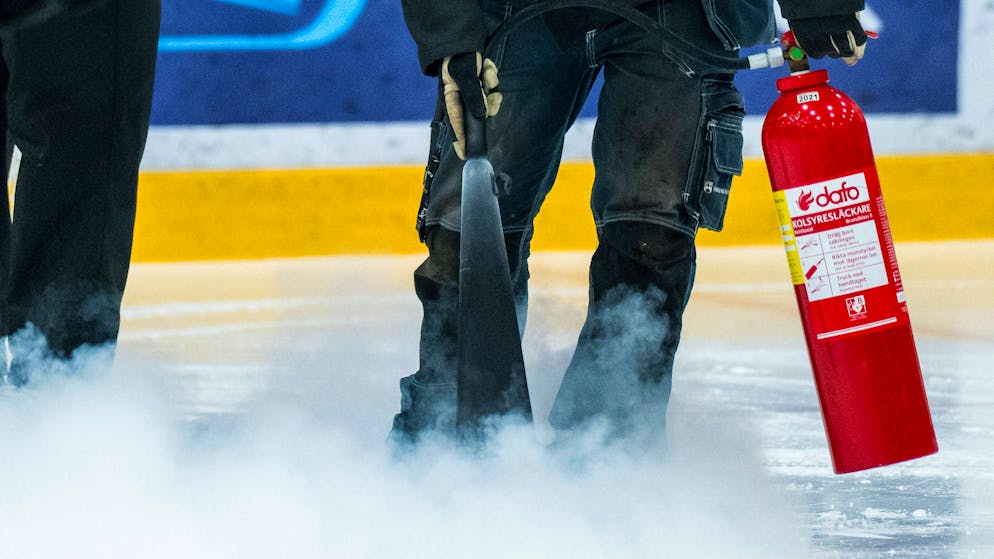 Ecco il video. Tanta paura a Madrid: una tenda prende fuoco dal contatto con delle candele scintillanti