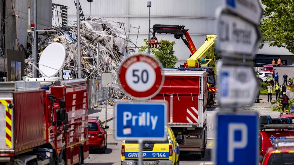 L'accident s'était produit le vendredi 12 juillet 2024 à Prilly. L'échafaudage de 60 m de haut, dressé sur la façade nord de la tour de Malley Phare, s'était effondré en pleine matinée. Trois ouvriers avaient perdu la vie et plusieurs autres avaient été blessés, certains grièvement (archives).