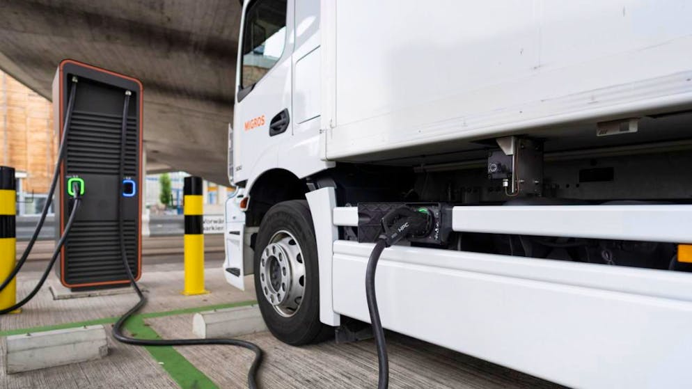 Automobili. Nel 2025 arretrano le vendite di veicoli commerciali, ma l'elettrico vola