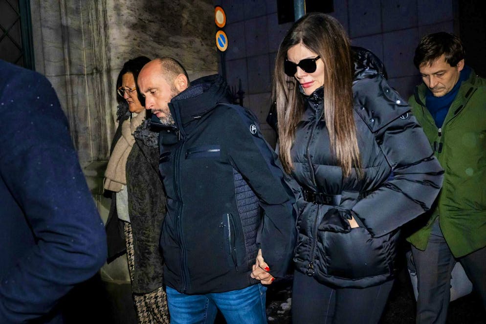 I proprietari del bar Jacques e Jessica Moretti mentre si recano all'udienza della scorsa settimana.