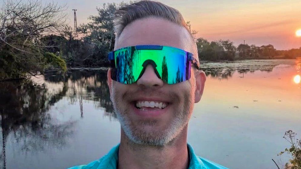 Er pöbelte gegen Trump. Ford-Arbeiter freigestellt – User sammeln hunderttausende Dollar für ihn ein