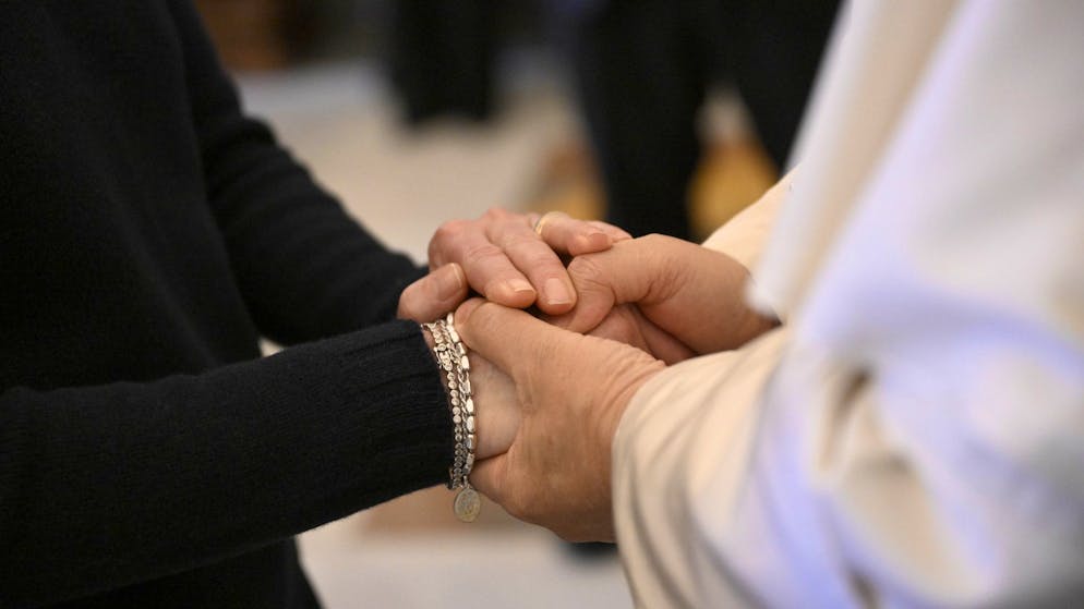 «Votre espérance n'est pas vaine». Le pape a reçu en audience privée des proches des victimes de Crans-Montana