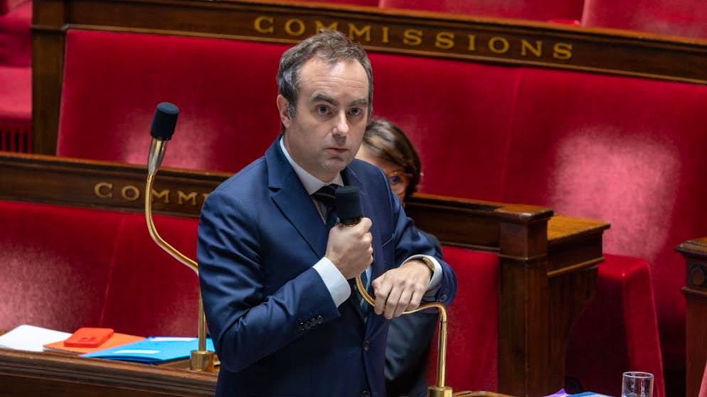 Francia. Lecornu cerca di convincere il PS a non sfiduciarlo, ecco i suoi annunci