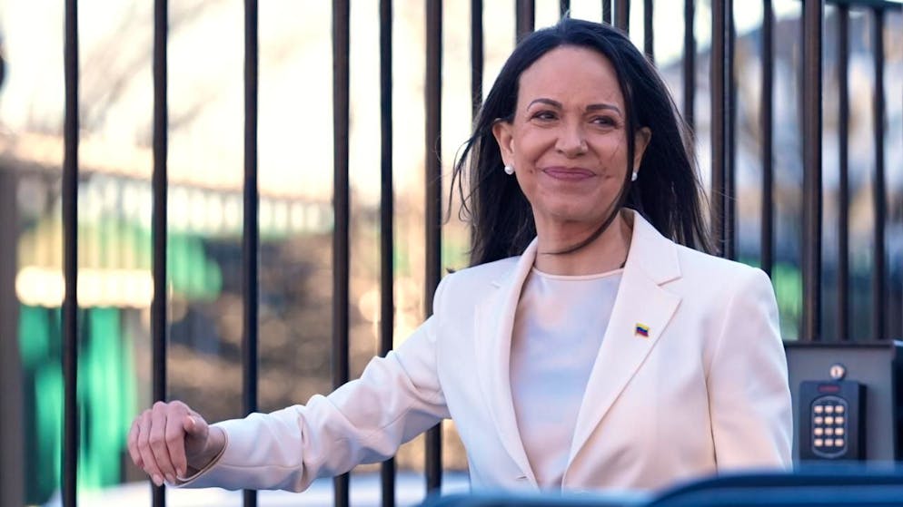 Venezuela. Machado: «Ho consegnato la medaglia del mio premio Nobel a Trump». Lui: «Grazie Maria»