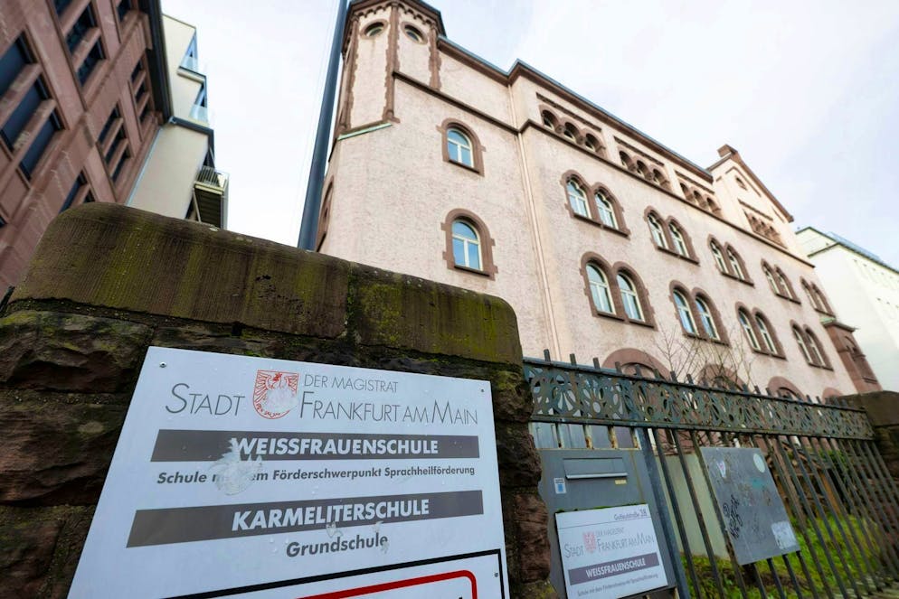 Noah (8) missing in Frankfurt. The school is located on the edge of Frankfurt's station district. 