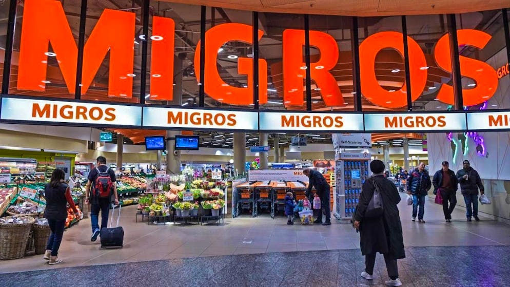Migros, which is currently undergoing restructuring, achieved lower sales last year. The "orange giant" reported 1.9 percent lower sales of 31.9 billion Swiss francs.(archive image)