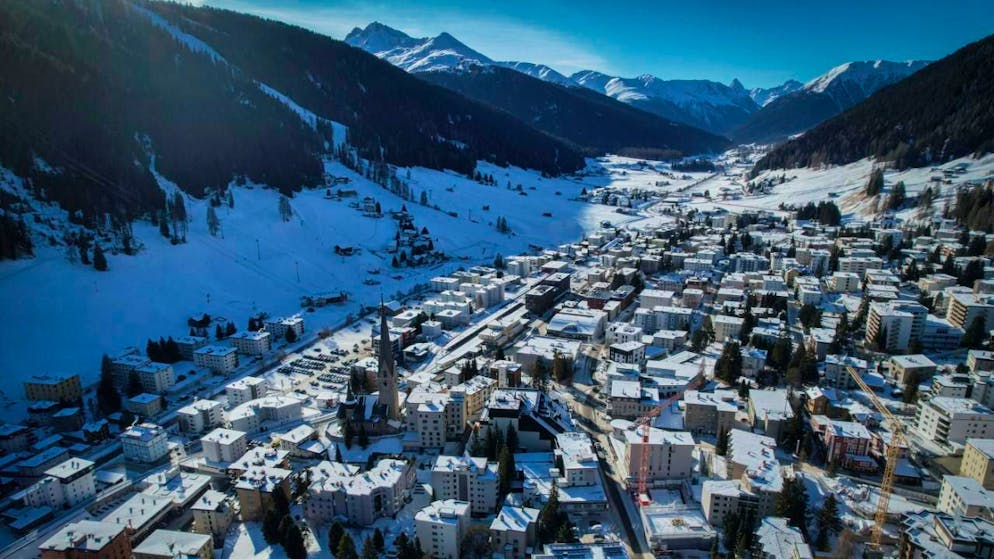 Gli economisti interpellati dal Forum economico mondiale (WEF), che si terrà la settimana prossima a Davos (nella foto),  guardano al futuro con preoccupazione