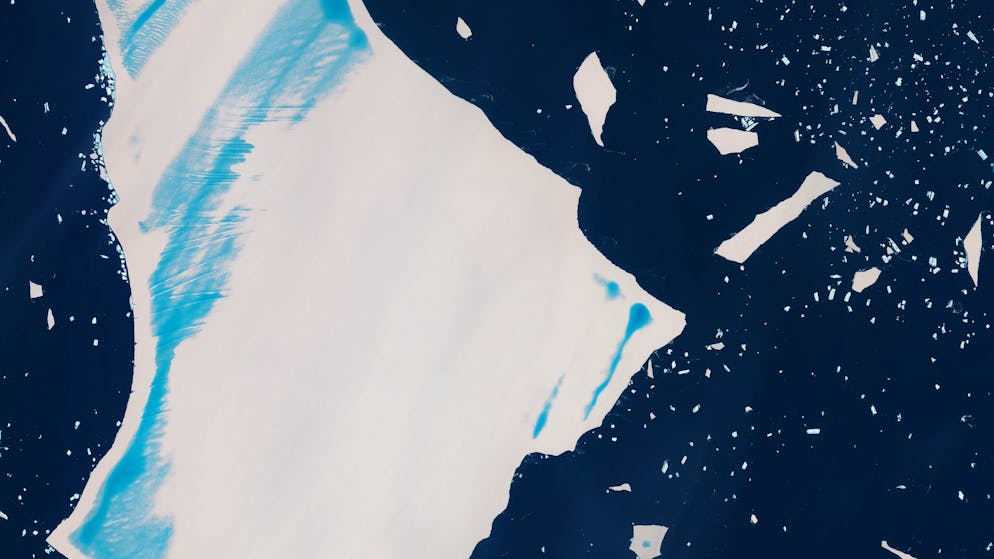 Rare image. Once the world's largest iceberg disintegrates - satellite shows details