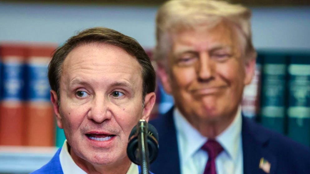 Greenland's politics: Don't want to be American - Gallery. US President Donald Trump (r.) with Jeff Landry, the governor of Louisiana, whom he appointed as US special envoy to Greenland in December 2025. (archive image)