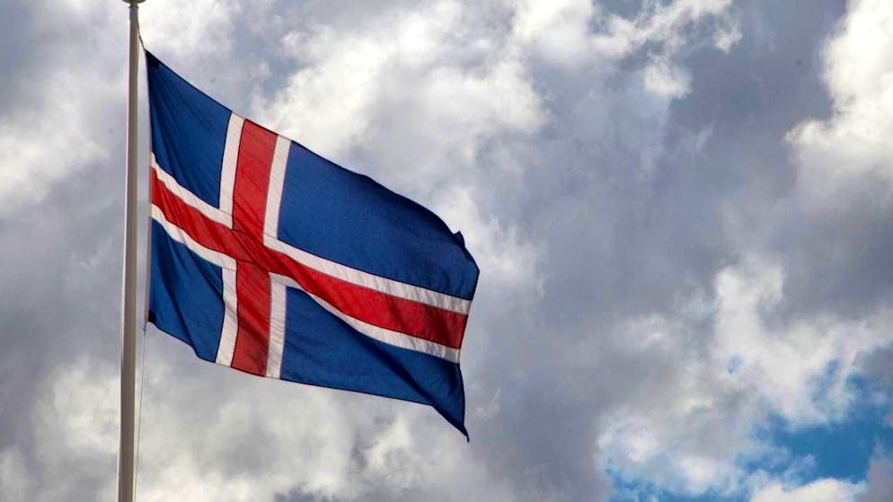 ARCHIVE - The Icelandic flag is hoisted in front of the Nordatlantens Brygge building in Copenhagen. Photo: Steffen Trumpf/dpa