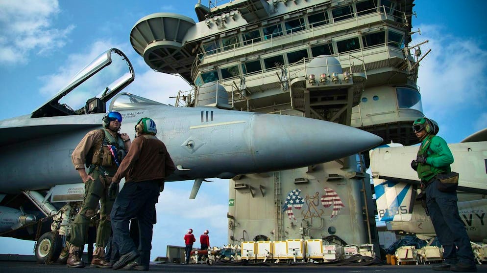 The US aircraft carrier "USS Abraham Lincoln" is on its way to the Middle East.