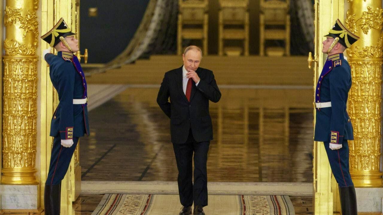 Politics. Putin talks with Netanyahu - mediation on Iran?