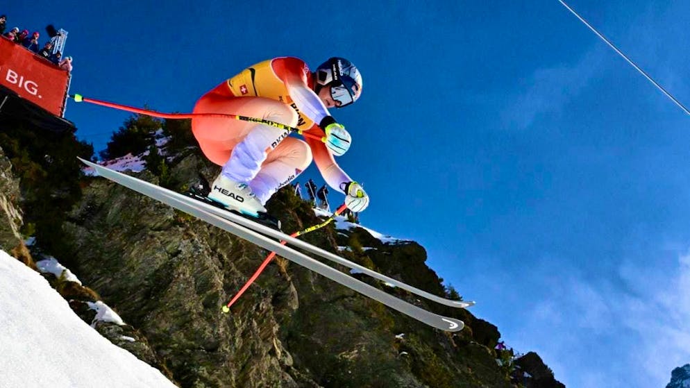 Franjo von Allmen cuts a fine figure in front of his home crowd in the super-G in Wengen, but Giovanni Franzoni is in a class of his own