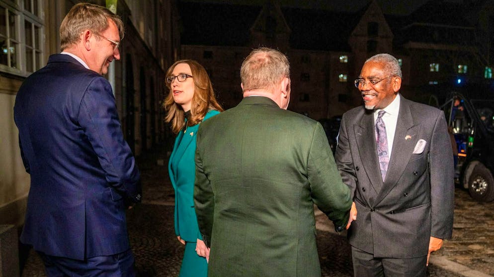 Greenland's politics: Don't want to be American - Gallery. Denmark's Defense Minister Troels Lund Poulsen (l.) and Foreign Minister Lars Løkke Rasmussen welcome US House of Representatives members Sarah McBride and Gregory Meeks (r.) in Copenhagen. (January 16, 2026)