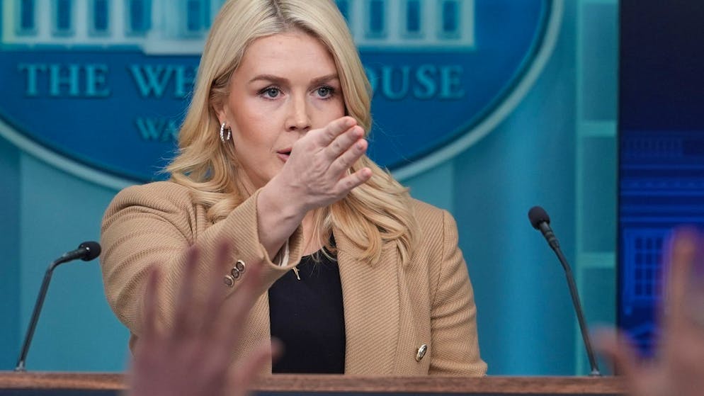 «Schande über Leute wie Sie». Trumps Sprecherin startet vor laufenden Kameras Hass-Tirade